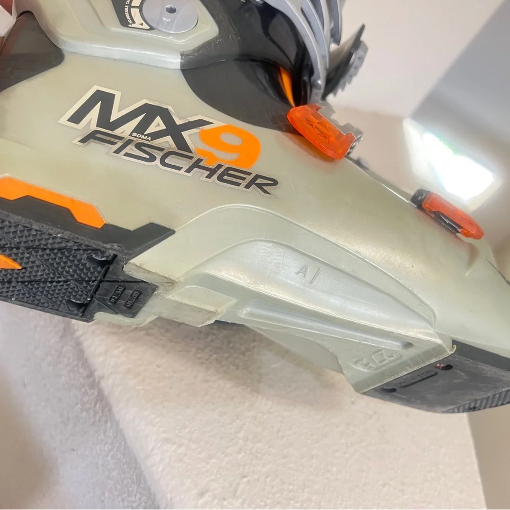 FISCHER‎ Soma MX9 Ski Boots, Size 27.5, Soma Tec